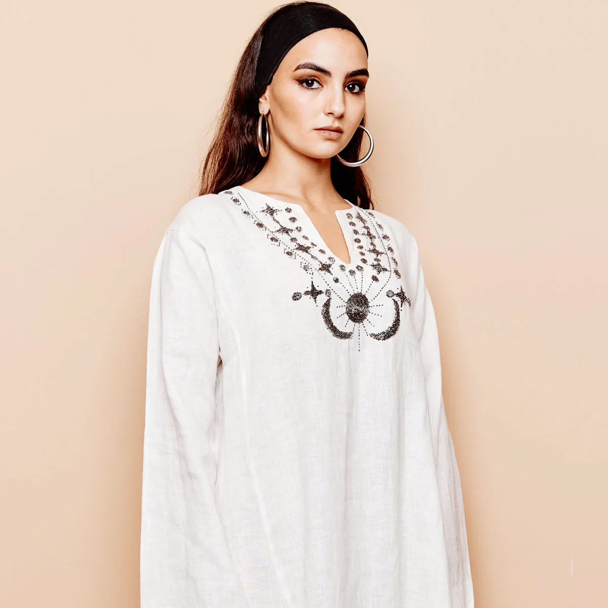 RISING MOON ON WHITE AMAL